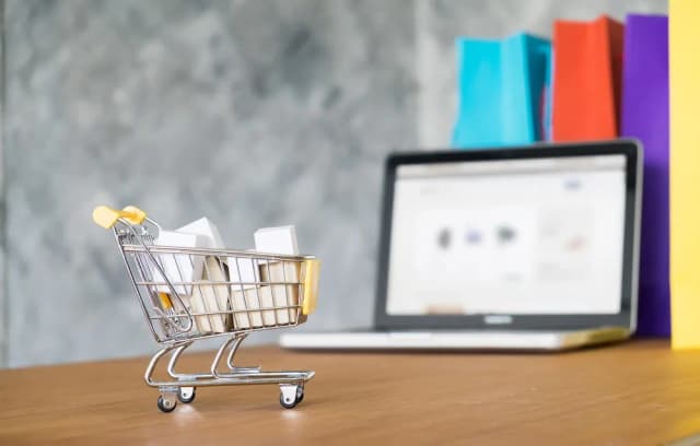 Czy sklep internetowy może anulować zamówienie? Sprawdź swoje prawa
